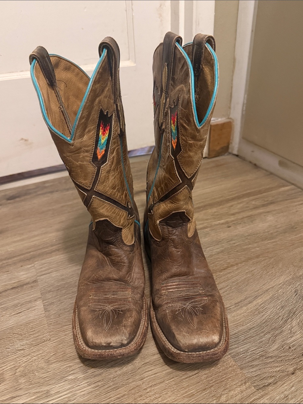 Women’s Leather Arrow Western Boots with Turquoise Trim